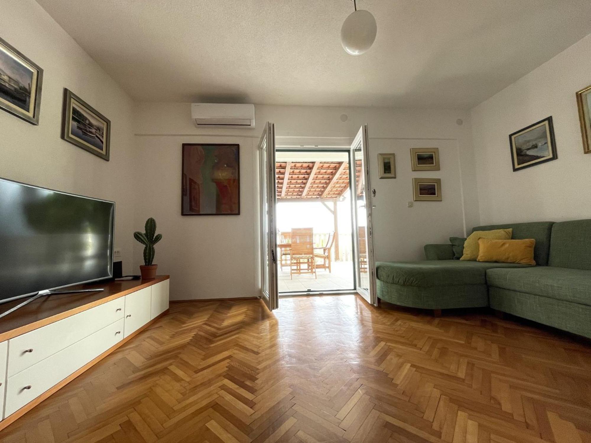 Mare Apartment *